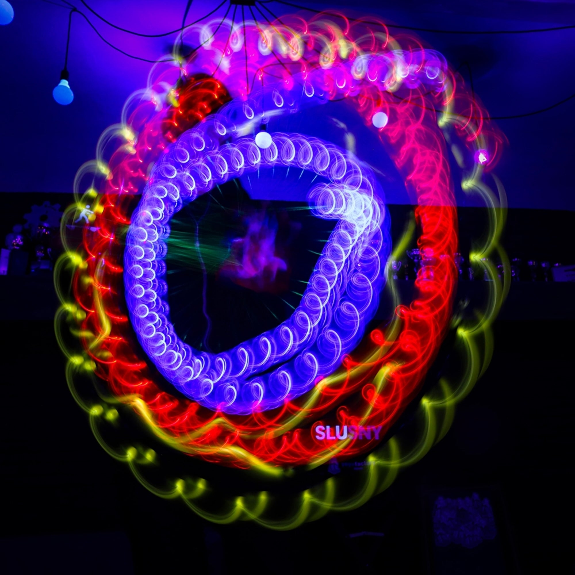 LED yoyos with light trails
