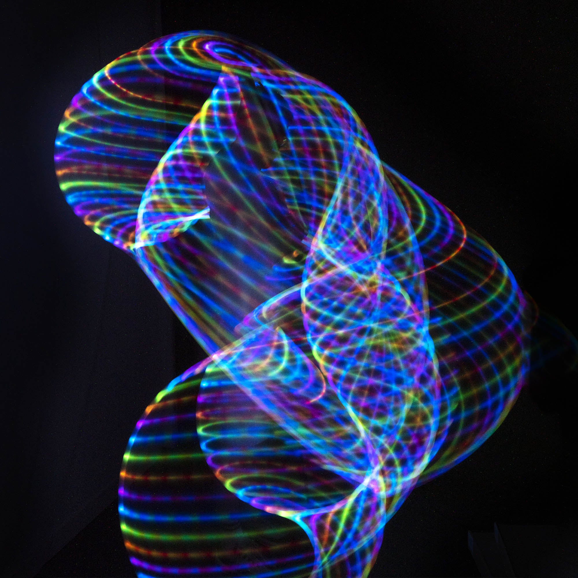 Astral Hoop 46 LED, light effect on dark background